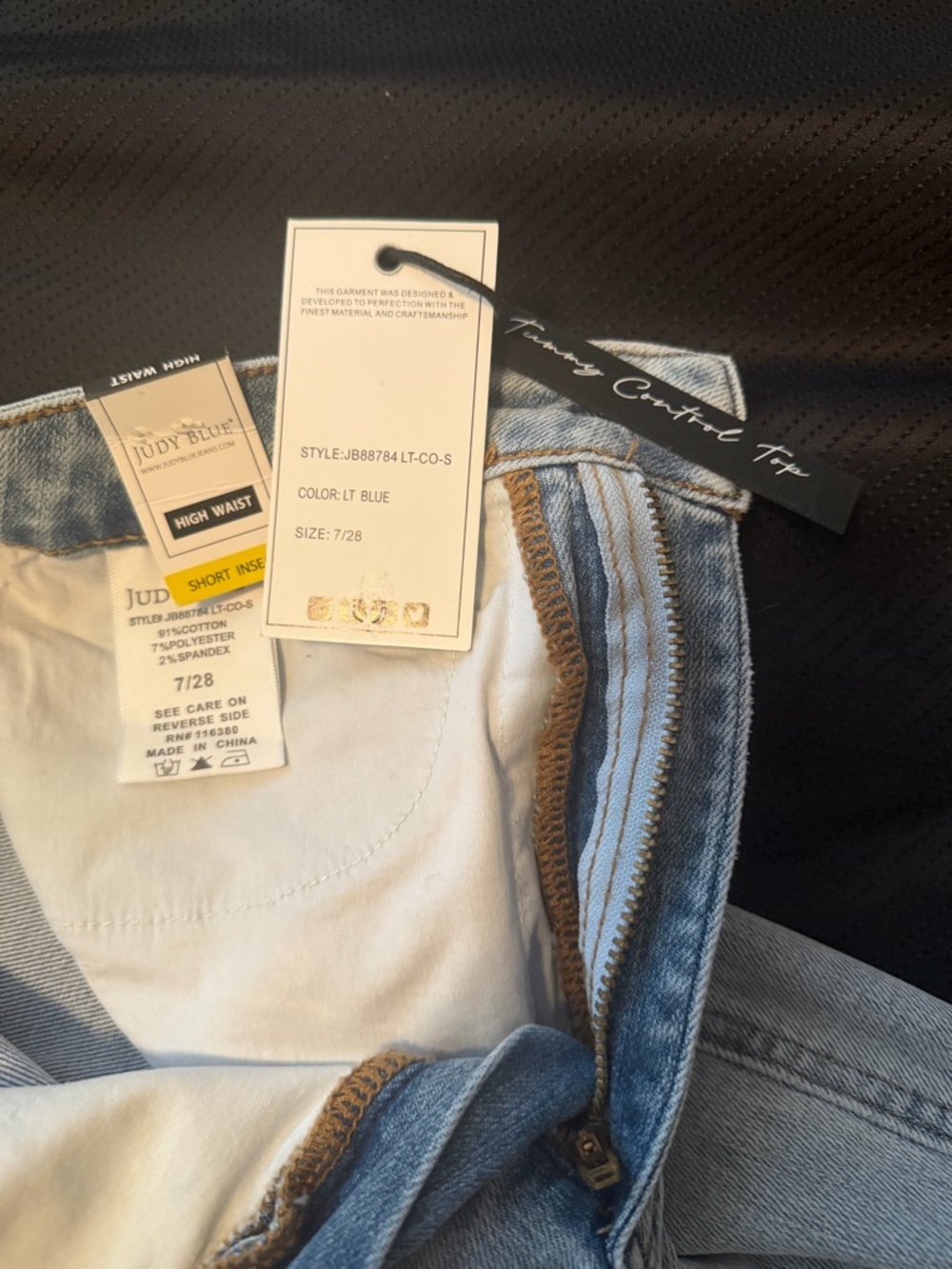 Judy Blue Light Wash Boot Cut Jeans NWT 7/28 30” inseam tummy control - Picture 6 of 16